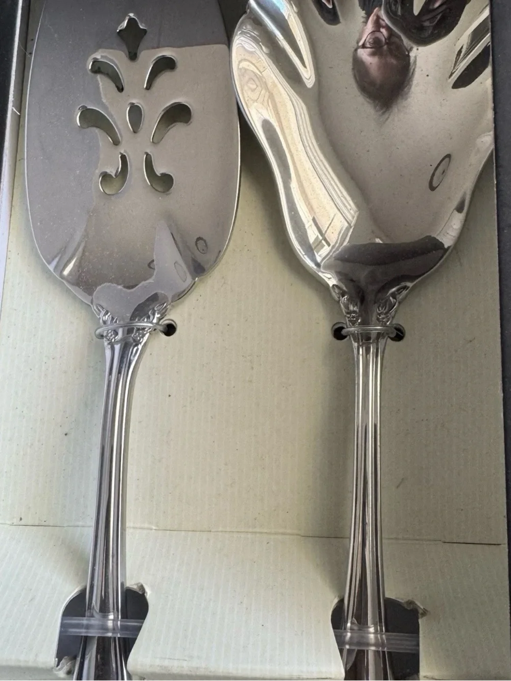 NWT Oneida Silver 2-Piece Entertainment Serving Set - Stainless